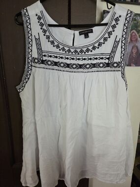 Lane Bryant White Sleeveless Embroidered Peasant Top